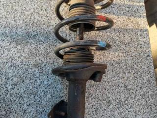 стойка передняя правая Nissan Primera P12 2003, 2.2 л., DTi, дизель, хетчбэк 5 дв.