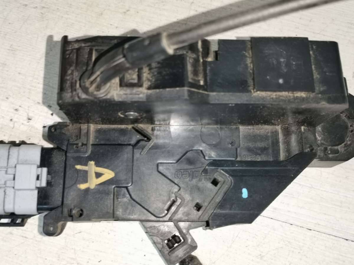 замок двери передней правой Citroen C3 Picasso 1 поколение 2010 - фото №1