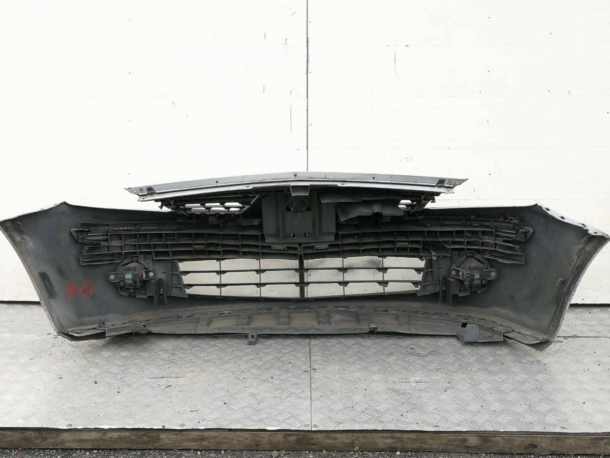 бампер передний Renault Modus 1 поколение 2005 - фото №1