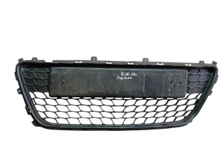 заглушка (решетка) в бампер Hyundai i30 1 поколение 2008