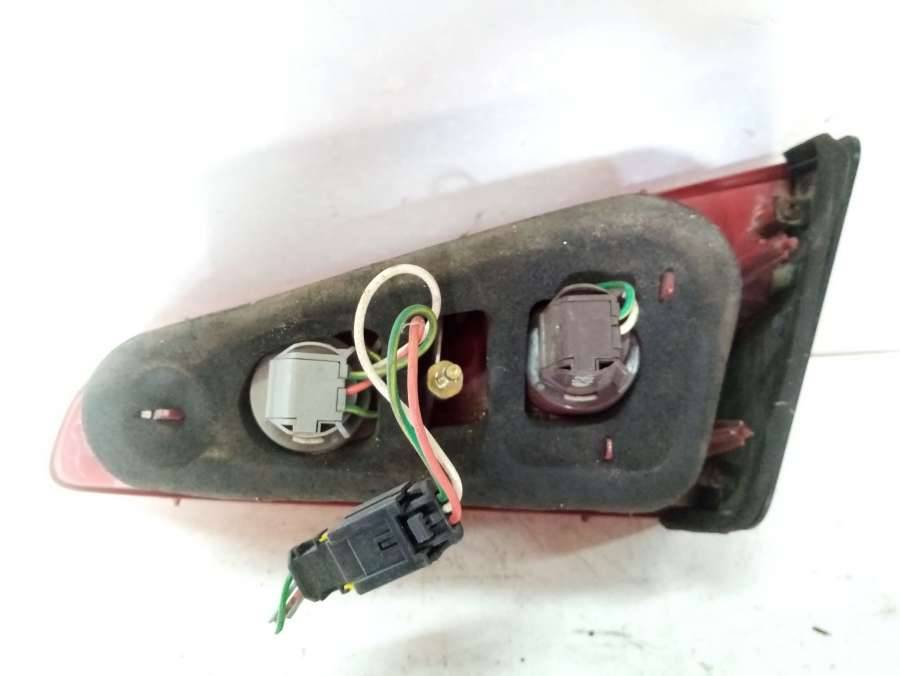 фонарь крышки багажника левый Peugeot 607 1 поколение 2001, 2.2 л., дизель, седан - фото №1