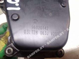заслонка дроссельная Volkswagen Golf 6 поколение 2011, 1.6 л., дизель, 063J