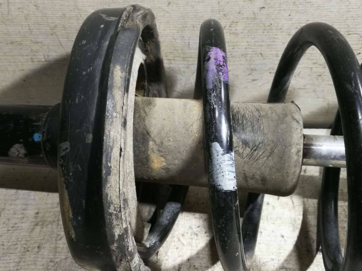 стойка передняя левая Renault Clio 2 поколение 1999 - фото №1