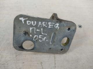 петля двери Volkswagen Touareg 1 поколение 2005