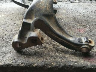 кулак поворотный левый Volkswagen Passat B5 [рестайлинг] 2003