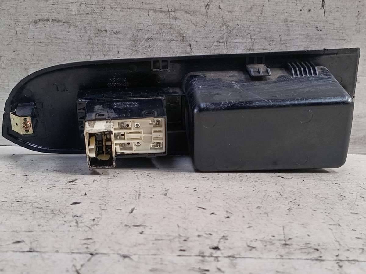 блок управления стеклоподъемниками Hyundai Trajet 1 поколение 2003 - фото №1