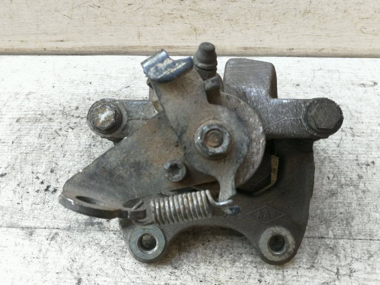 суппорт задний правый Renault Scenic 2 поколение 2004 - фото №1