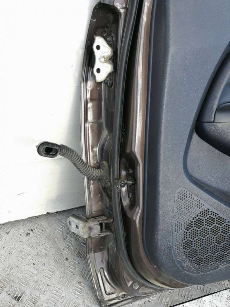 дверь задняя правая Kia Rio 3 поколение 2012, хетчбэк 5 дв. - фото №1