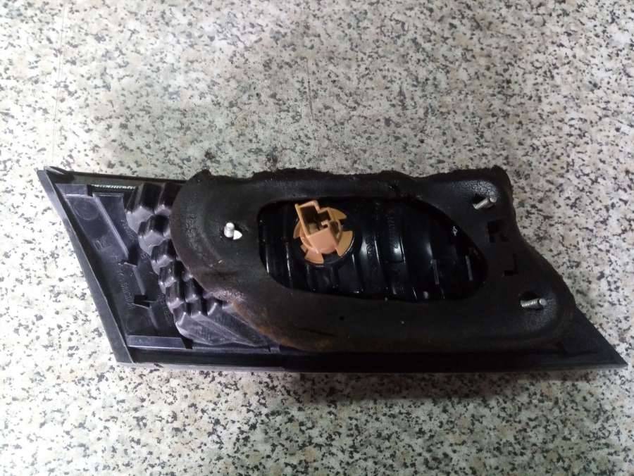 фонарь крышки багажника правый Honda Civic 8 поколение 2008, 1.8 л., бензин, хетчбэк 5 дв. - фото №1