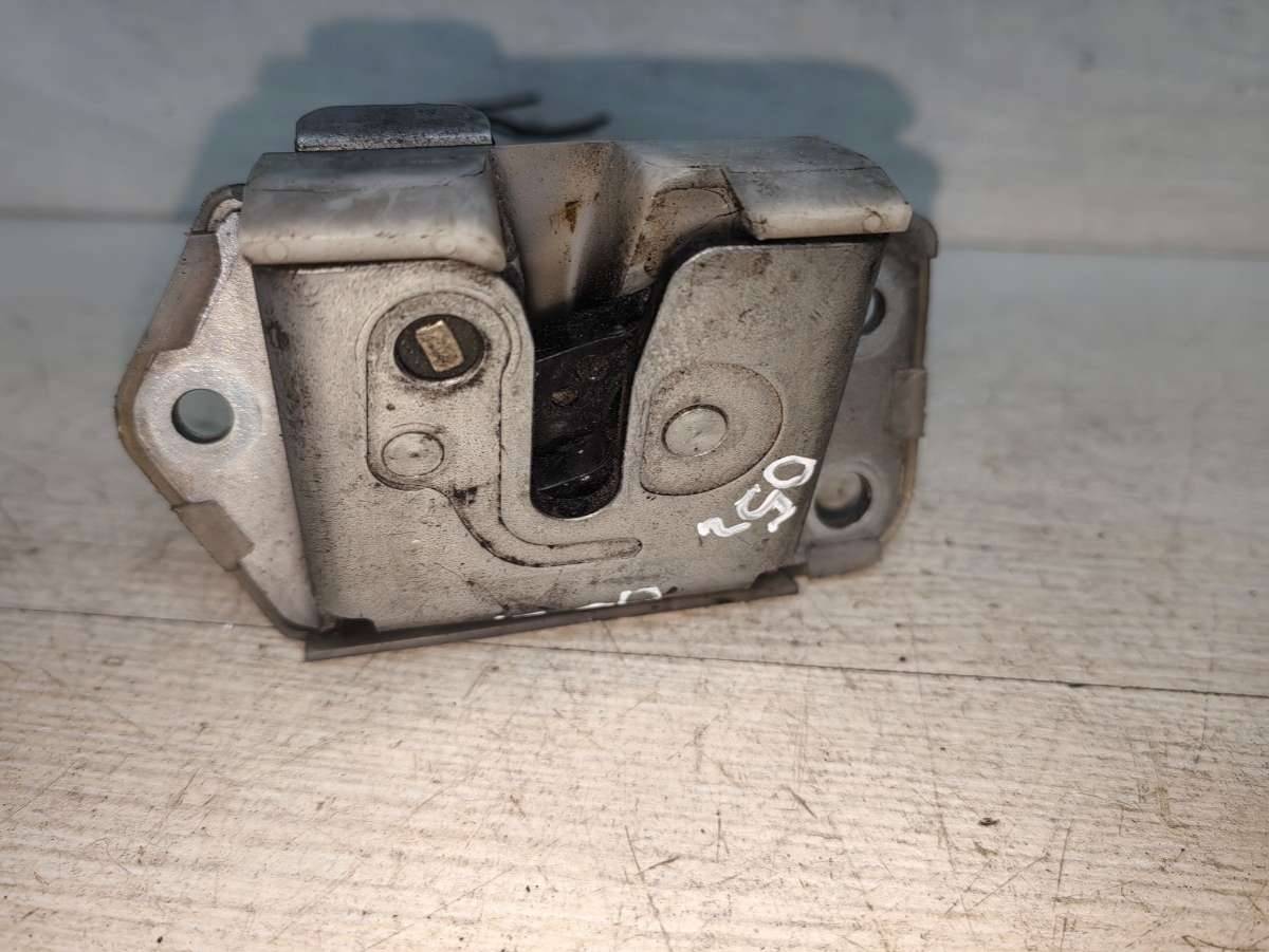 замок багажника Suzuki Swift 3 поколение 2005 - фото №1