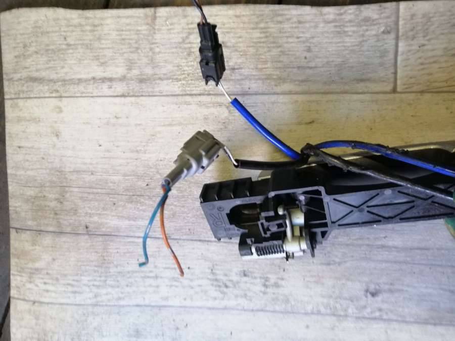 ручка наружная Nissan Qashqai 1 поколение 2008, 1.5 л., дизель, хетчбэк 5 дв. - фото №1