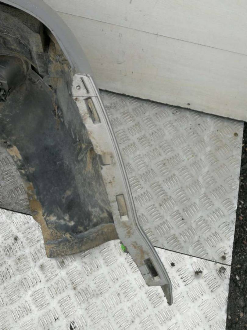 бампер передний Renault Scenic 2 поколение 2003 - фото №1