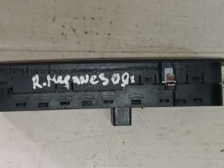 блок управления стеклоподъемниками Renault Megane 3 поколение 2009