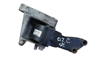 подушка крепления двигателя Opel Zafira 3 поколение (C) 2012