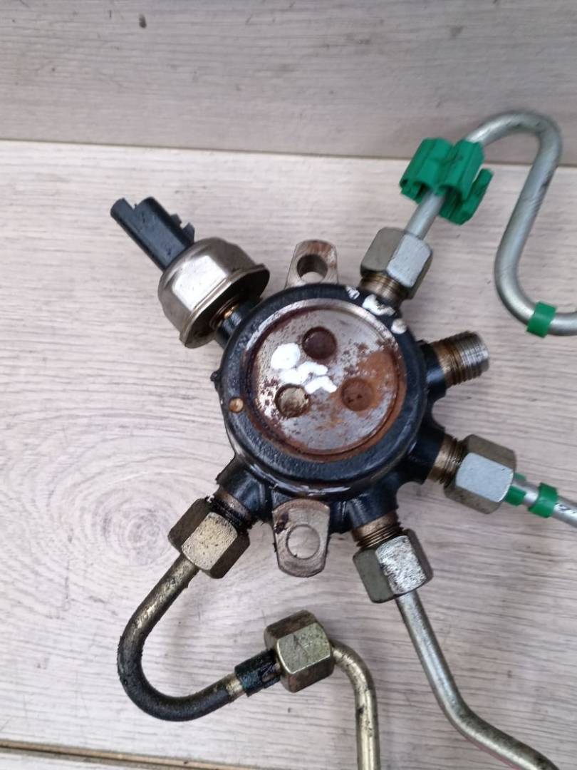 топливная рампа Renault Modus 1 поколение 2005, 1.5 л., дизель - фото №1