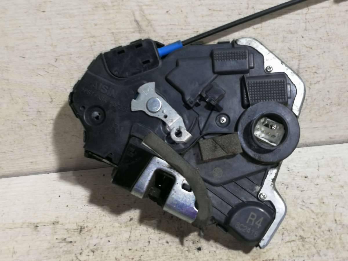 замок двери передней правой Lexus IS 2 поколение (XE20) 2007 - фото №1