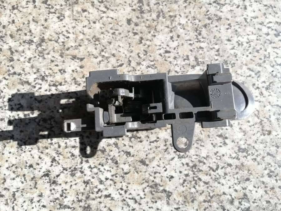 ручка внутренняя передняя левая Peugeot 107 1 поколение 2008, 1.0 л., i, бензин, хетчбэк 5 дв. - фото №1