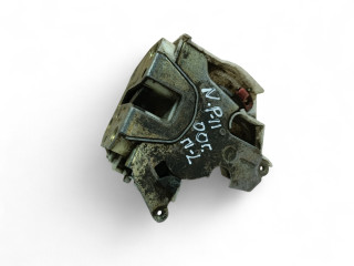 замок двери передней левой Nissan Primera P11 2000