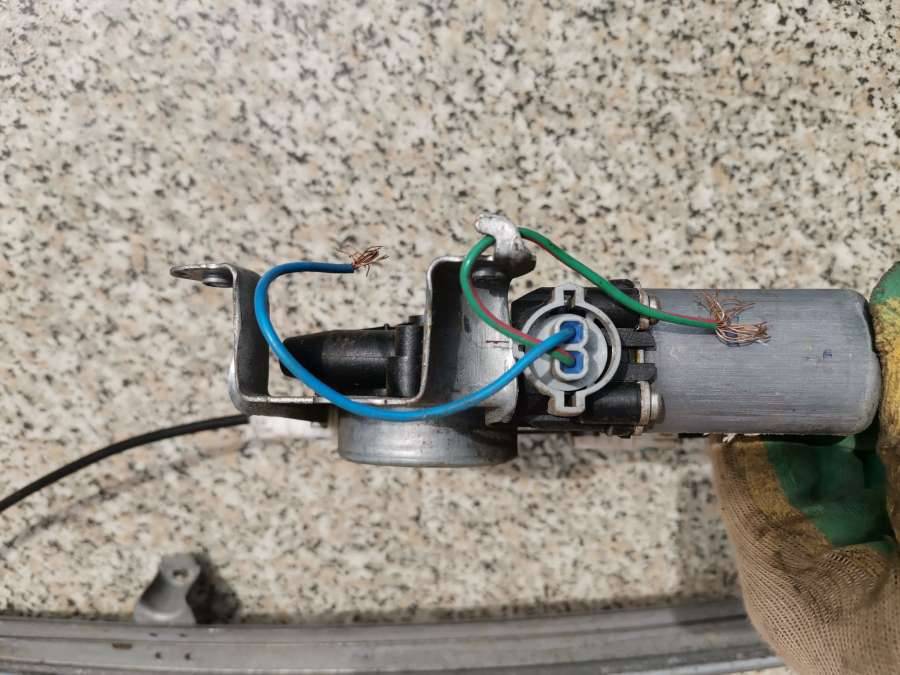 стеклоподъемник передний левый Nissan Almera Tino V10 2003, 2.2 л., TD, дизель, хетчбэк 5 дв. - фото №1