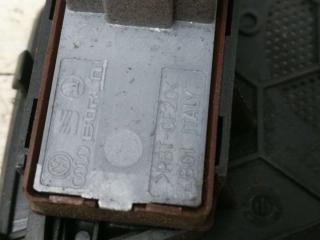 Кнопка блокировки двери Skoda Superb 2 поколение 2013