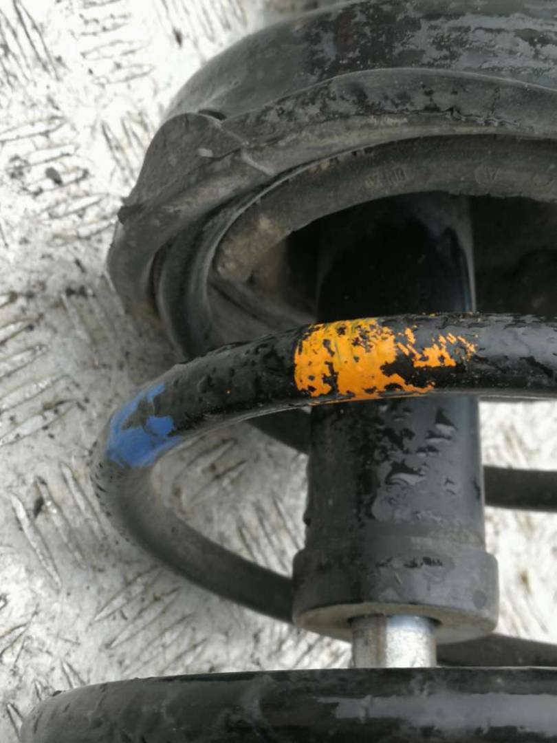 стойка передняя правая Renault Clio 1 поколение 1996 - фото №1