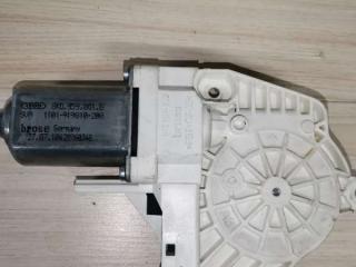 моторчик стеклоподъемника передний левый Volkswagen Touareg 2 поколение 2011, 3.0 л., дизель, хетчбэк 5 дв.