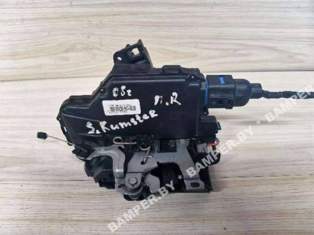 замок двери передней правой Skoda Roomster 1 поколение 2008 - фото №1