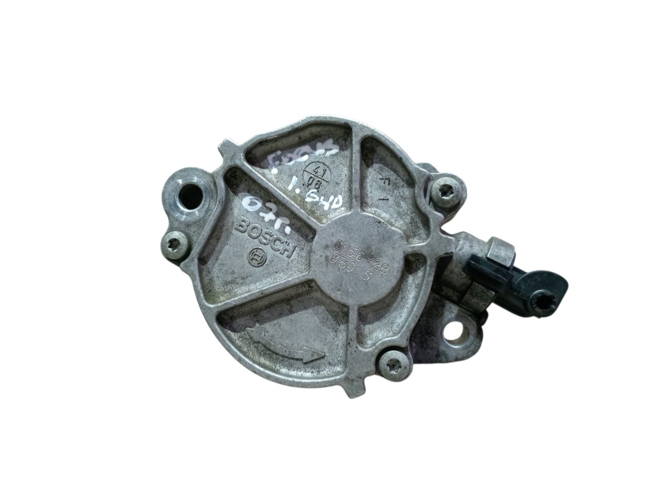 насос вакуумный Ford Focus 2 поколение 2007, 1.6 л., дизель - фото №1