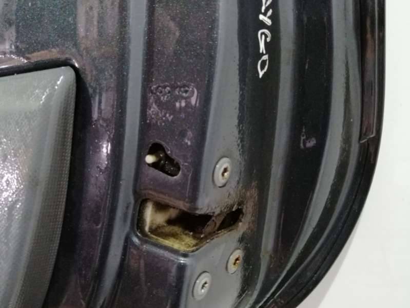 замок двери задней правой Toyota Aygo 1 поколение 2005, 1.0 л., бензин, хетчбэк 5 дв. - фото №1