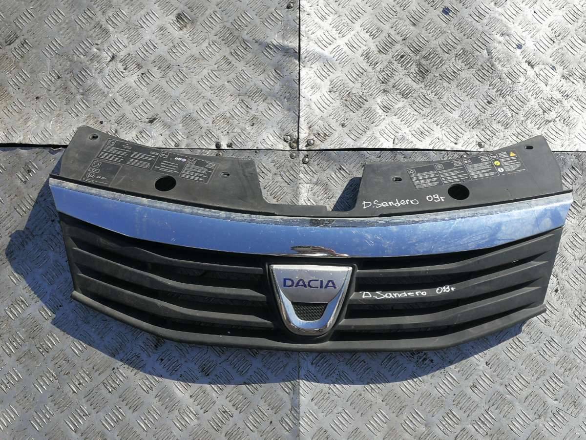 решетка радиатора Dacia Sandero 1 поколение 2009 - фото №1