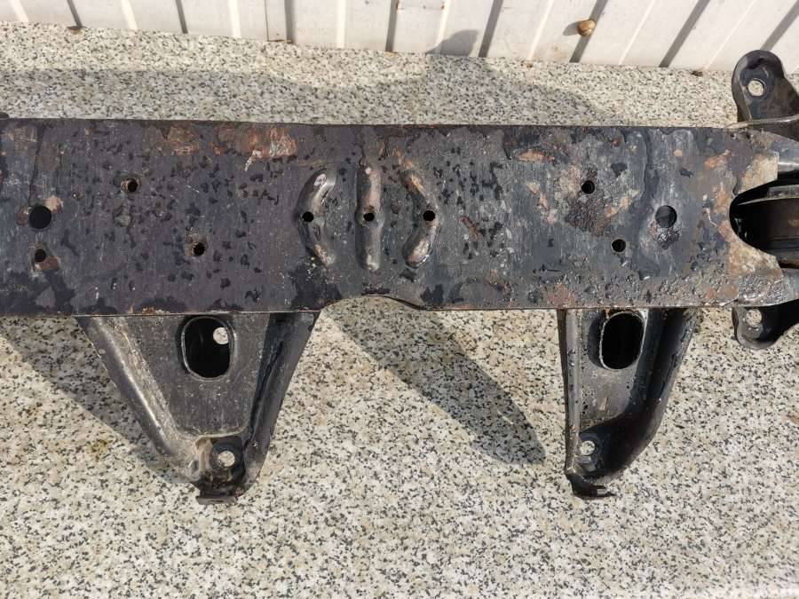 балка подвески передняя (подрамник) Hyundai H200 1 поколение 1997, 2.5 л., TD, дизель, минивэн - фото №1