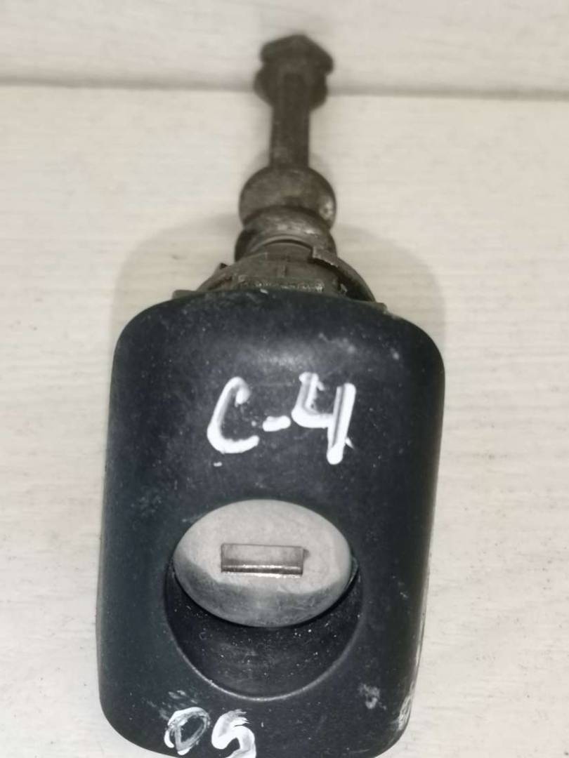 личинка дверного замка Citroen C4 1 поколение 2005 - фото №1