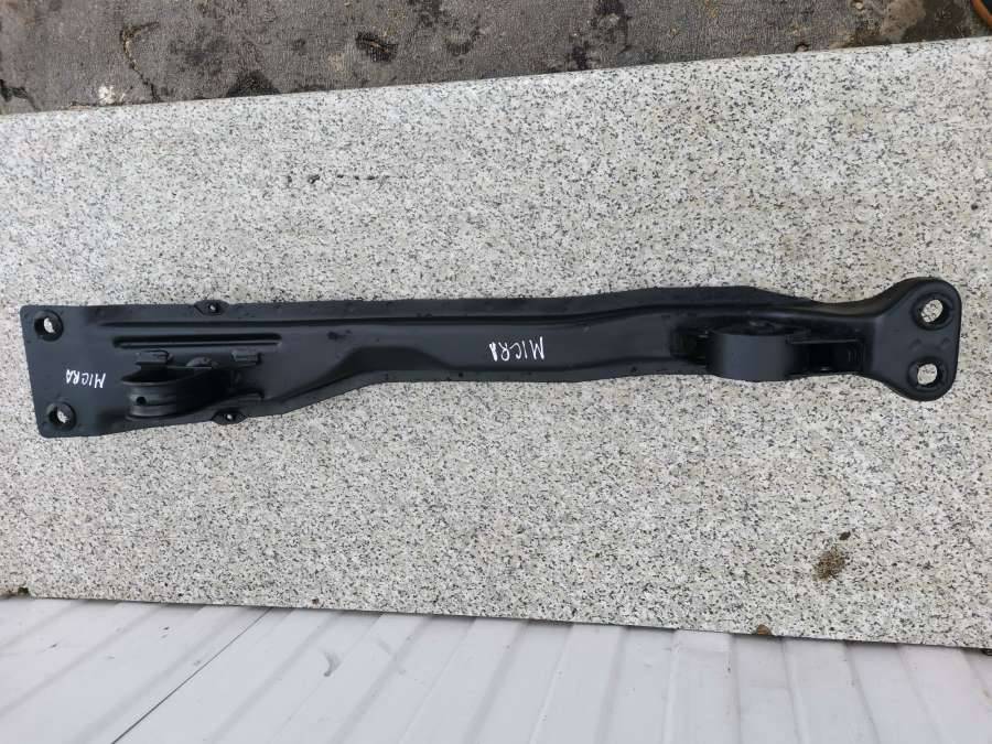 кронштейн КПП Nissan Micra 2 поколение (K11) 1999, 1.3 л., i, бензин, хетчбэк 5 дв. - фото №1