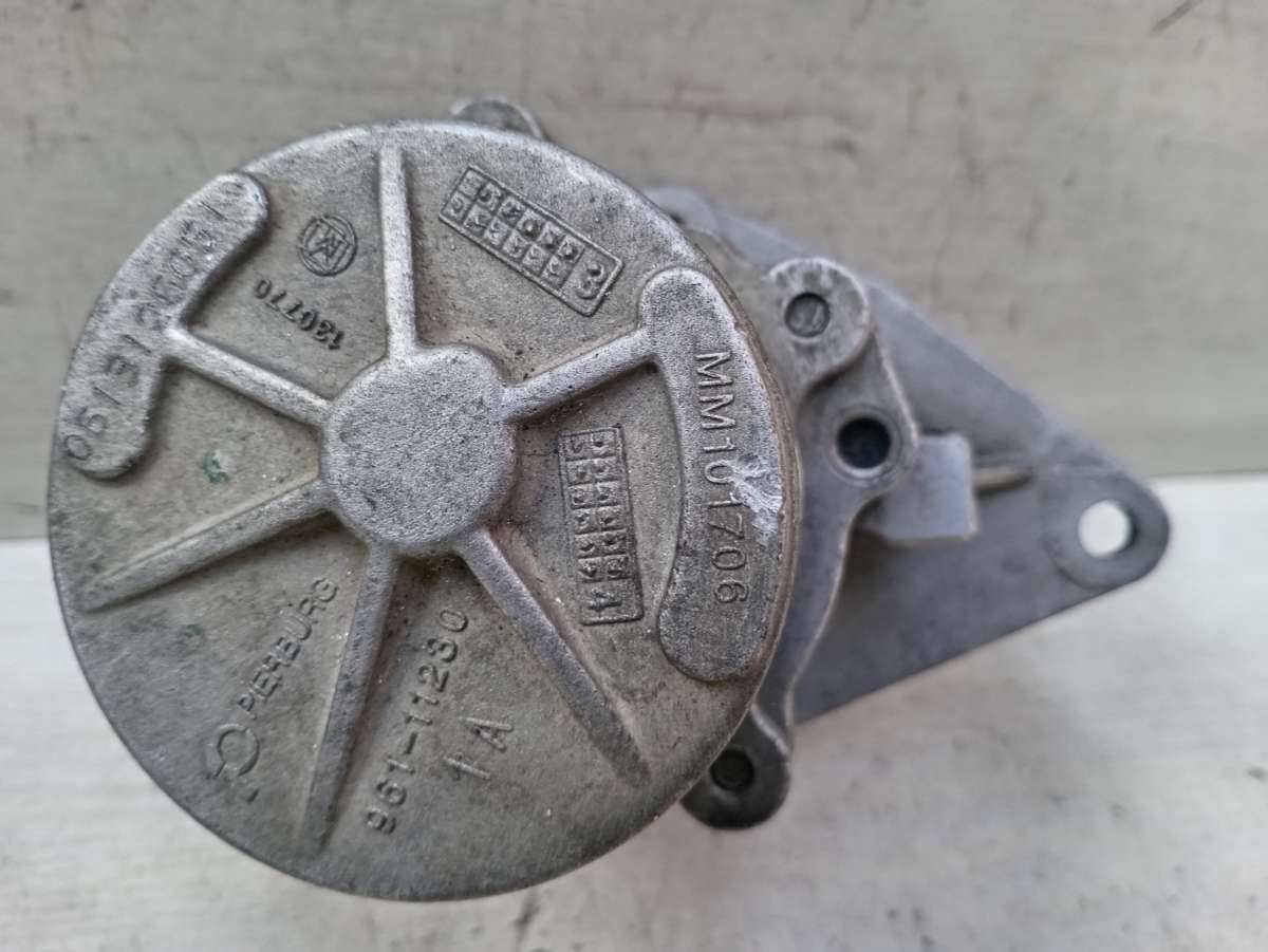 насос вакуумный Peugeot Expert 1 поколение 2004, 1.9 л., дизель - фото №1