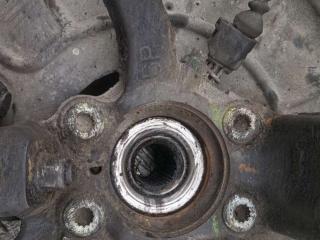 ступица передняя левая Volkswagen Golf 5 поколение 2005