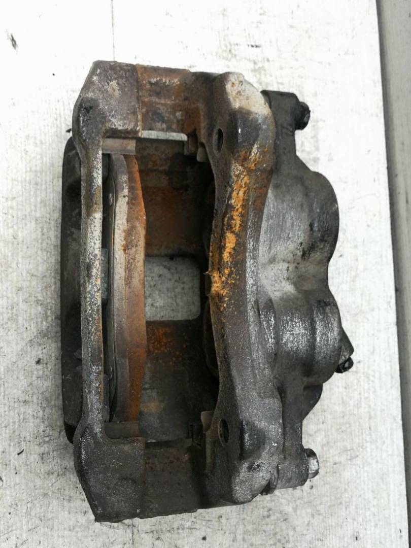 суппорт передний правый Ford Transit 7 поколение 2010 - фото №1