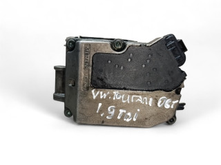 заслонка дроссельная Volkswagen Touran 1 поколение 2006, 1.9 л., дизель