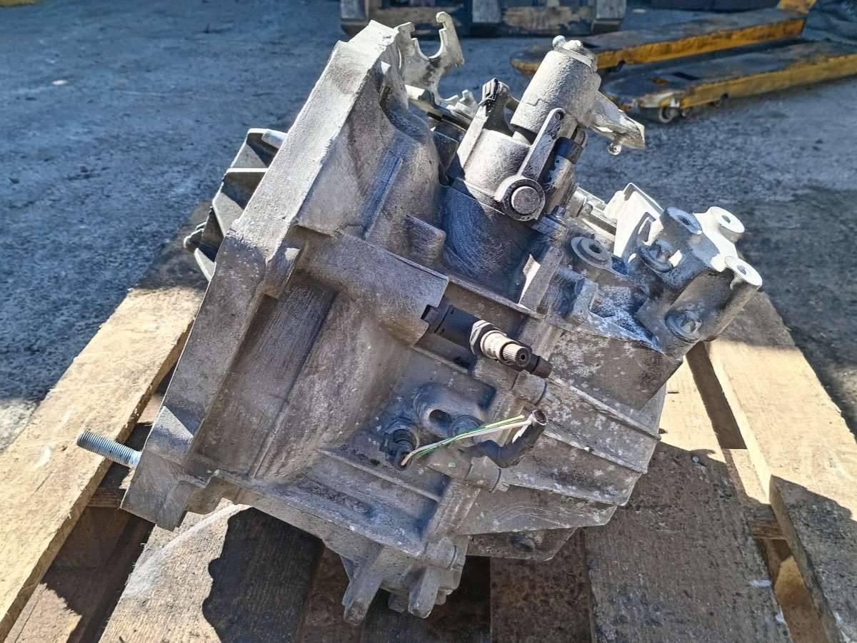 КПП механическая (МКПП) Alfa Romeo MiTo 1 поколение 2010, 1.6 л., JTD, дизель, M32FFAMB - фото №1