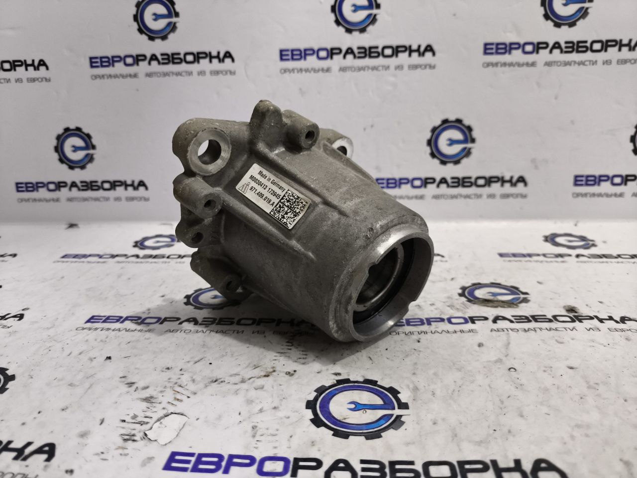 кронштейн (крепление) Bentley Continental GT 3 поколение 2023, 4.0 л., CVD, бензин, АКПП, 63 / o31 красный, купе, полный привод, правый руль, 971409019A - фото №1