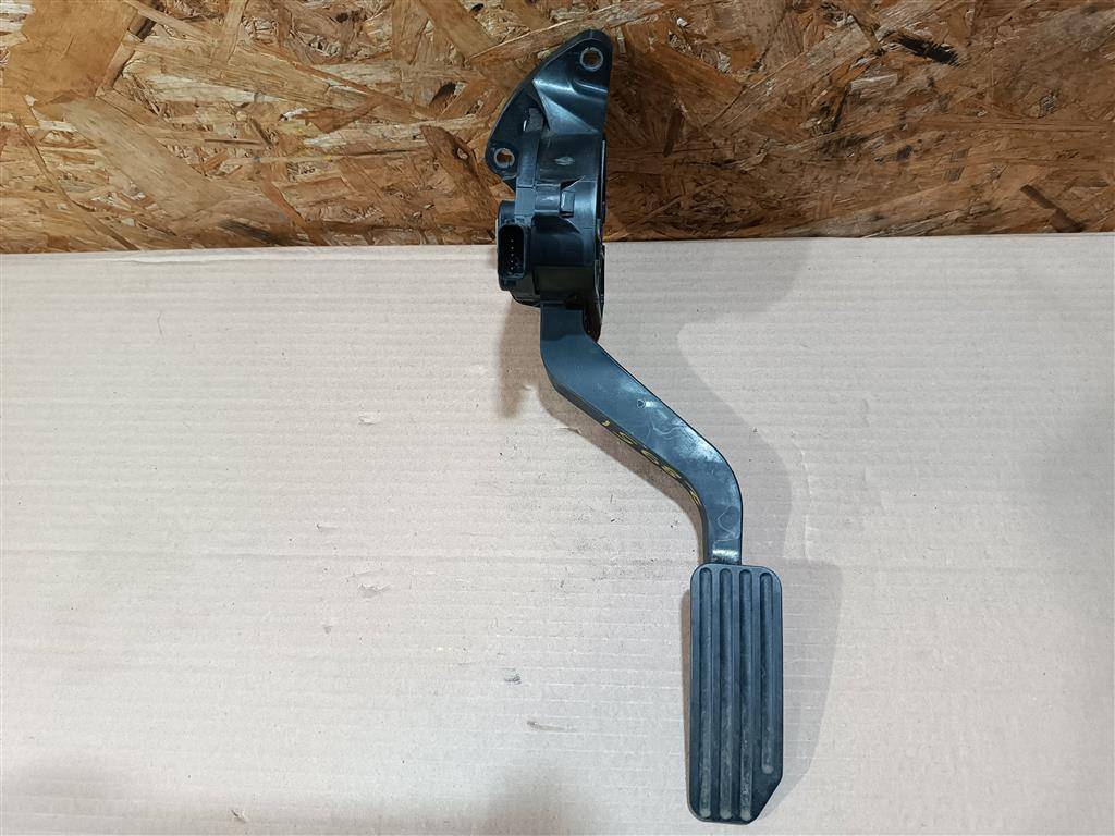 педаль Land Rover Discovery Sport 1 поколение L550 2019, 2.0 л., дизель, АКПП, передний привод, FK729F836BC, J9C13013, LR113939, LR113939 - фото №1