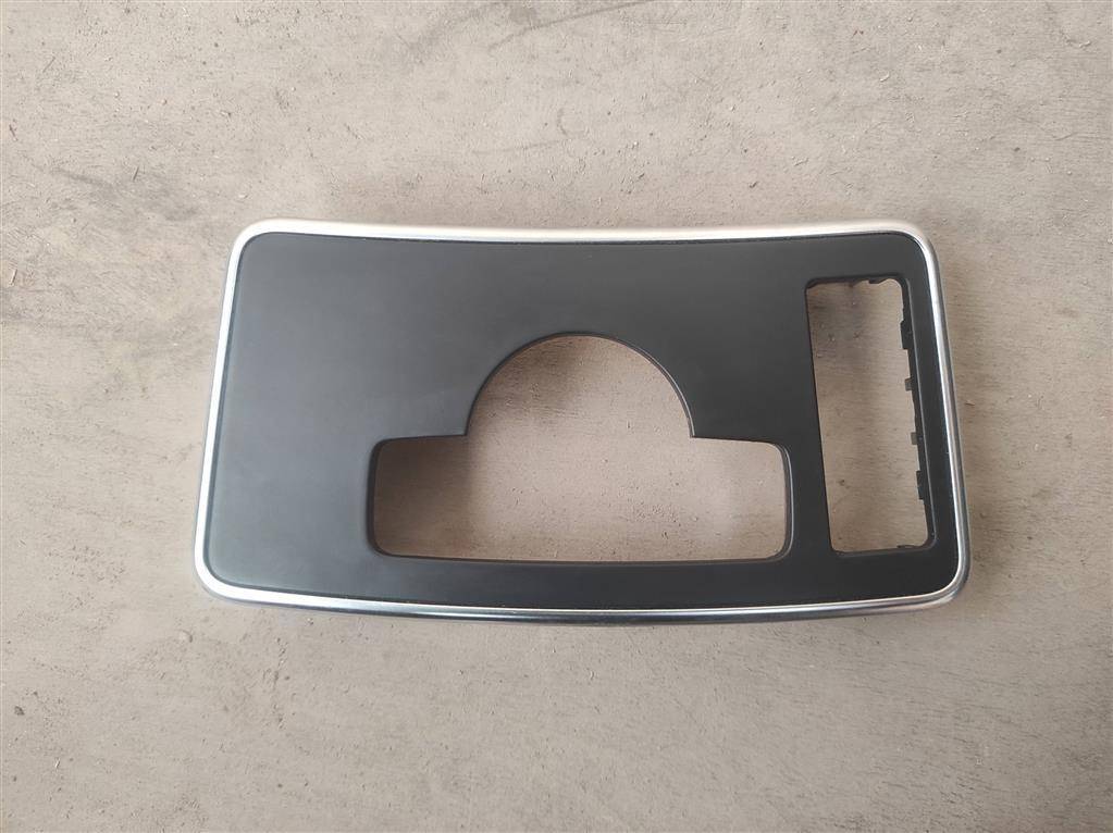 обшивка салона Mercedes-Benz CLS-Класс C218/X218 W218 2012, 3.0 л., CDi, дизель, АКПП, передний привод, A2186806007, A2186806007 - фото №1