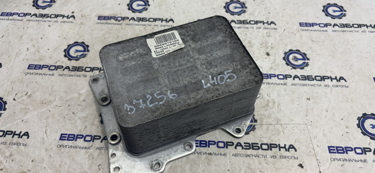 теплообменник масляного фильтра Land Rover Range Rover 4 поколение L405 2014, 4.4 л., дизель, АКПП, полный привод, правый руль, 5989070106, LR022895, AL3Q6B624DB, AL3Q6B624DD, LR113200 - фото №1