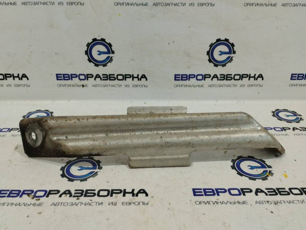 кронштейн (крепление) BMW 1 серия F40 2021, 2.0 л., бензин, АКПП, хетчбэк 5 дв., правый руль, 11658489637, 8489637 - фото №1