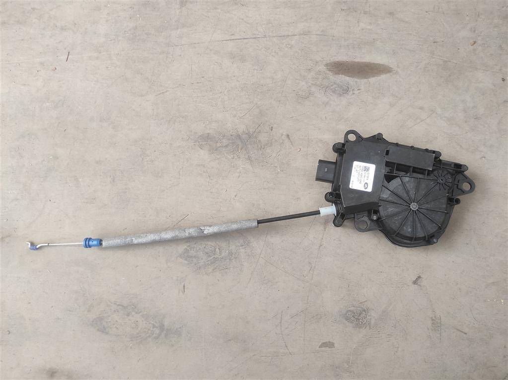 активатор замка багажника Land Rover Range Rover Sport 2 поколение L494 2017, 3.0 л., дизель, АКПП, передний привод, LR095551, DK62404C10AE, LR095551 - фото №1