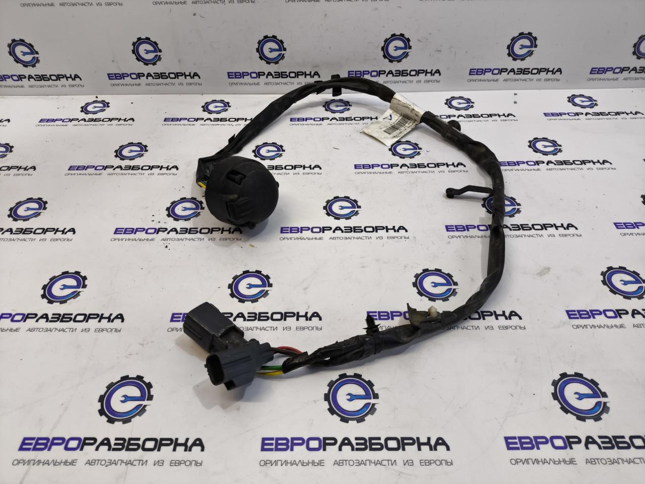 Разъем фаркопа Land Rover Discovery 4 поколение L319 2012, 3.0 л., дизель, АКПП, передний привод, правый руль, LR011190, 4H2213A576BA - фото №1