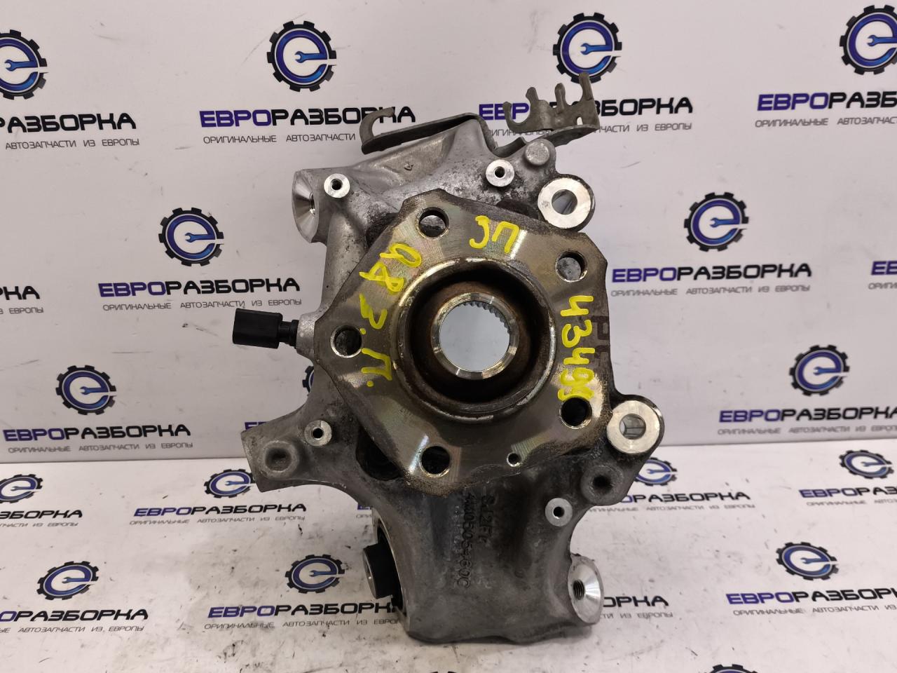 кулак задний правый Audi Q8 4M 2022, 3.0 л., TDi, дизель, АКПП, 2y / s9r, полный привод, правый руль, 4M0505432AF, 4M0505460C, 4M0505432AF - фото №1