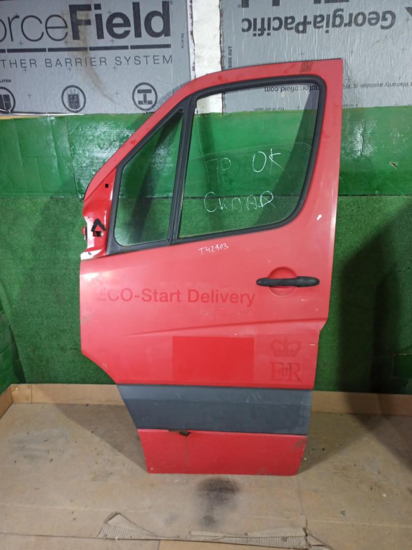 дверь передняя левая Mercedes-Benz Sprinter 2 поколение (W906) 2007, 2.1 л., OM 646.701, дизель, МКПП, красный - фото №1