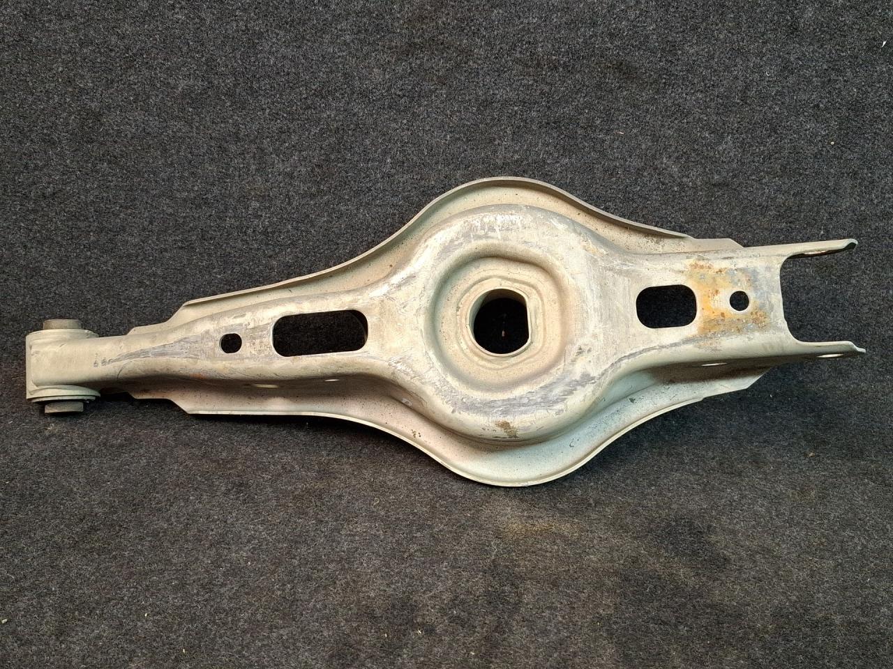 рычаг задний левый Chevrolet Malibu 9 поколение 2017, 1.5 л., бензин, АКПП, черный, седан, передний привод - фото №1