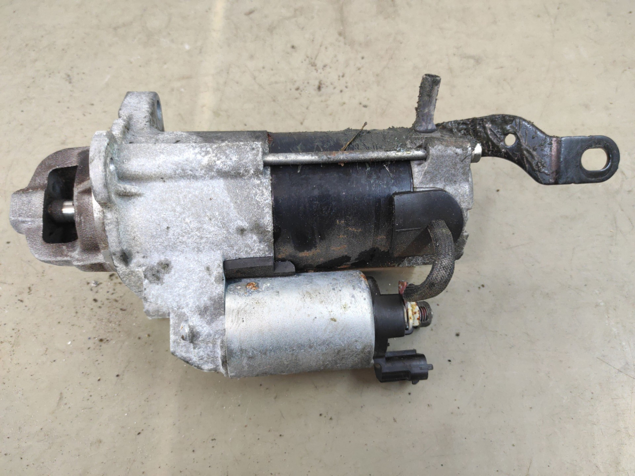 стартер Chevrolet Equinox 3 поколение 2018, 1.5 л., бензин, АКПП, серый 139х, минивэн, передний привод, 12680615 - фото №1