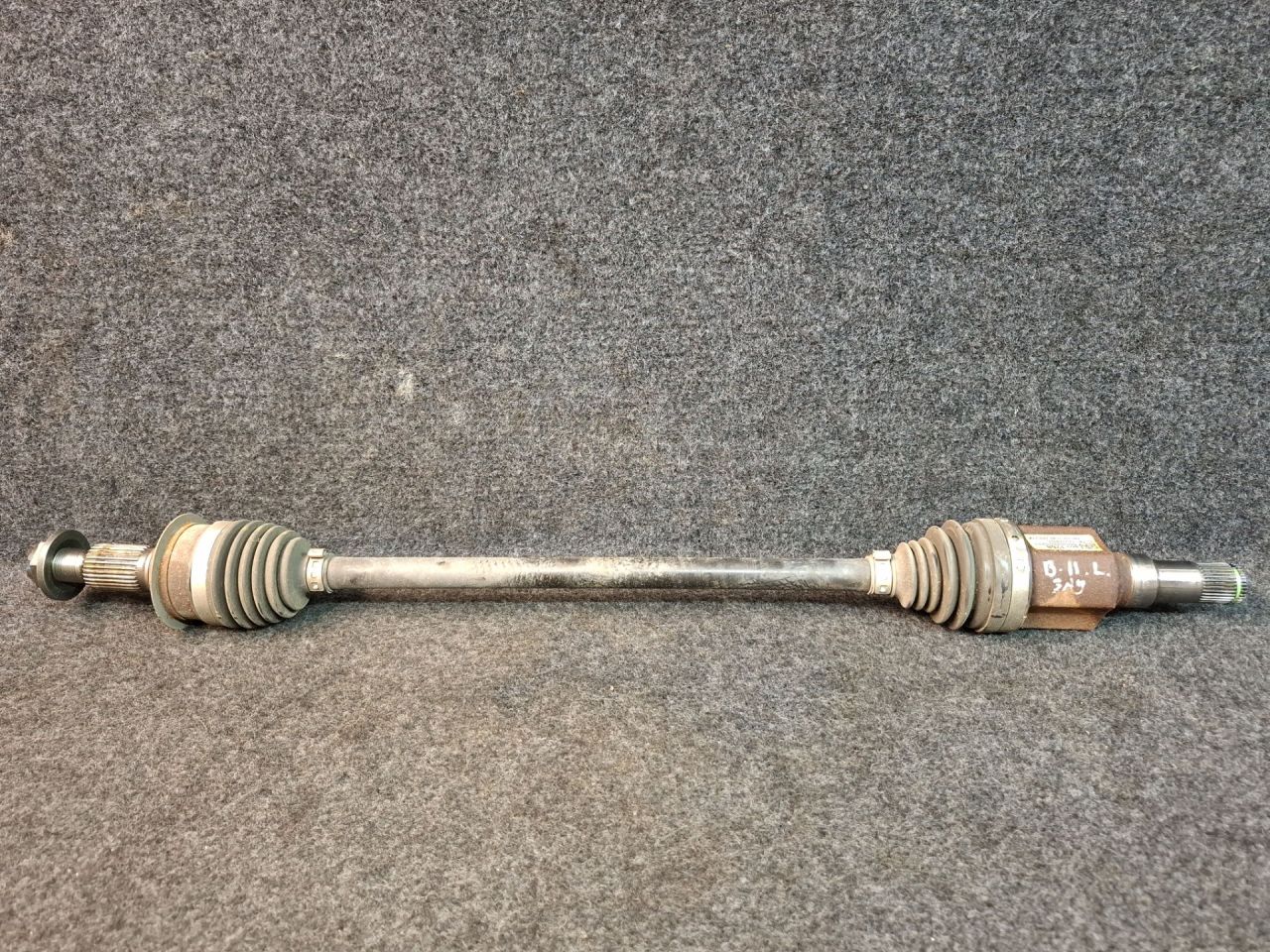 полуось задняя (приводной вал, ШРУС) Chevrolet Equinox 3 поколение 2018, 1.5 л., бензин, АКПП, серый/441b, полный привод - фото №1